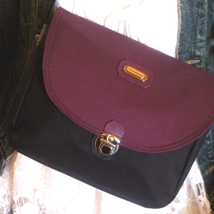 Padlizsán - fekete - crossbody válltáska/testtáska - ajándék- variálható táska - Heva táska  - Meska.hu