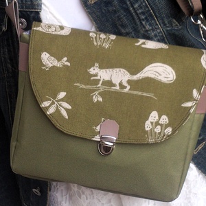 Cross body - zöld - khaki / oldaltáska, testtáska  - ajándék - Heva táska - karácsony, Táska & Tok, Kézitáska & válltáska, Vállon átvethető táska, Bőrművesség, Erdei állatok - zöld- vízlepergető gyöngyvászonnal, - minőségi alapanyagokkal készült városi táska,..., MESKA