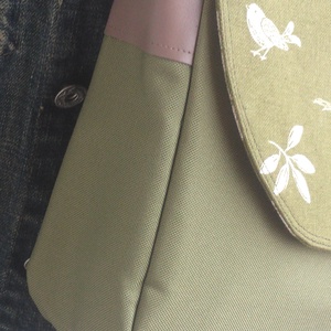 Cross body - olívazöld / oldaltáska, testtáska - bőr kiegészitőkkel - ajándék - Heva táska - karácsony - táska & tok - kézitáska & válltáska - vállon átvethető táska - Meska.hu