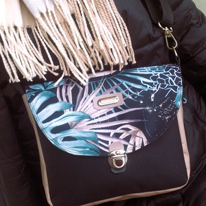 Cross body - pálmás bézs -fekete/ oldaltáska, testtáska - bőr kiegészítőkkel - ajándék - Heva táska - karácsony - táska & tok - kézitáska & válltáska - vállon átvethető táska - Meska.hu