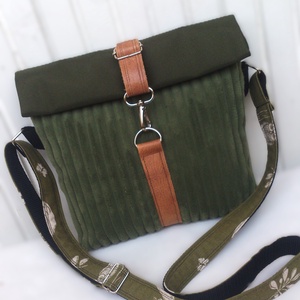 Cross body - olíva-barna-zöld/ oldaltáska, testtáska - bőr kiegészítőkkel - ajándék - rolltop, Táska & Tok, Kézitáska & válltáska, Vállon átvethető táska, Bőrművesség, MESKA