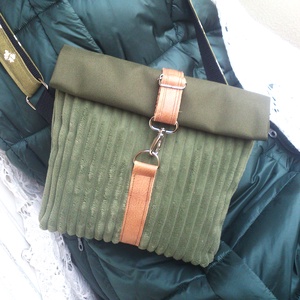 Cross body - olíva-barna-zöld/ oldaltáska, testtáska - bőr kiegészítőkkel - ajándék - rolltop - táska & tok - kézitáska & válltáska - vállon átvethető táska - Meska.hu