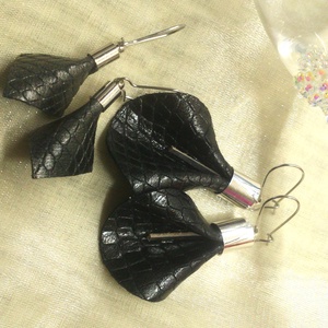 Fekete mintás bőr fülbevaló szett 2 db - ajándék - Anyák napja- születésnap - ékszer - fülbevaló - lógó csepp fülbevaló - Meska.hu