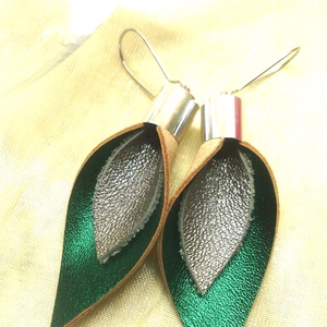 Türkiz-zöld - ezüst bőr fülbevaló  - ajándék - Anyák napja- születésnap - Meska.hu