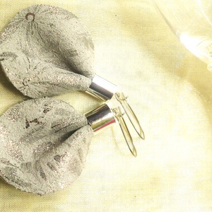 Gyöngyház ezüst - tört-fehér bőr fülbevaló  - ajándék - Anyák napja- születésnap - ékszer - fülbevaló - lógó csepp fülbevaló - Meska.hu