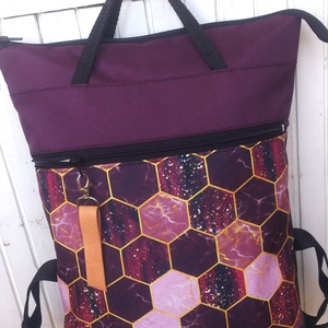 Padlizsán- bordóval hátizsák/kézitáska- vízálló - valódi bőrrel - pakolós hátizsák - ajándék - kismamáknak - anyák napja, Táska & Tok, Hátizsák, Hátizsák, Varrás, Bőrművesség, Pakolós hátizsák/kézitáska/ nagyobb méret/ karácsony- ajándék.
Padlizsán - bordó mintás vízálló erő..., MESKA