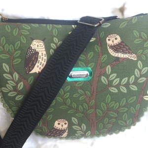 Zöld - baglyos Cross body - oldaltáska, testtáska  - vízálló - ajándék - Heva táska - Anyák napja - táska & tok - kézitáska & válltáska - vállon átvethető táska - Meska.hu