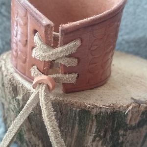 Mandalás cseresznyeszínű bőr karkötő - ékszer - karkötő - széles karkötő - Meska.hu