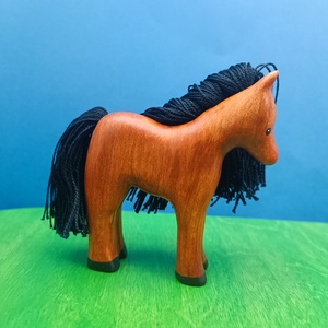 Fésülhető kis ló, csikó fa játék figura, Játék & Sport, Plüssállat & Játékfigura, Ló, Famegmunkálás, MESKA