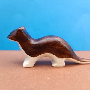 Fából készült menyét figura , Játék & Sport, Plüssállat & Játékfigura, Más figura, Famegmunkálás, Festett tárgyak, MESKA