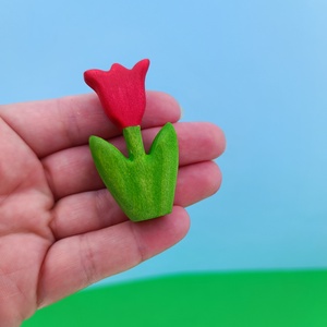 Fából készült kis piros tulipán fajáték figura  - Meska.hu