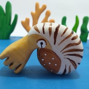 Fából készült nautilus csiga fajáték figura , Játék & Sport, Plüssállat & Játékfigura, Más figura, Famegmunkálás, Festett tárgyak, MESKA