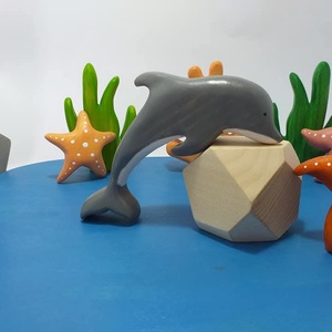Fából készült delfin fajáték figura , Játék & Sport, Plüssállat & Játékfigura, Más figura, Famegmunkálás, Festett tárgyak, MESKA