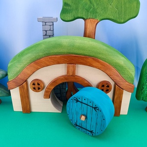Fából készült hobbit ház manólak játék figura  - játék & sport - plüssállat & játékfigura - más figura - Meska.hu