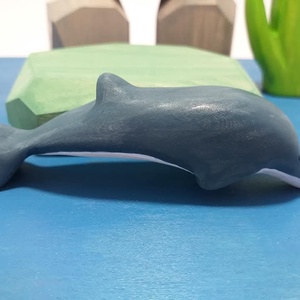 Fából készült kis delfin figura  - játék & sport - plüssállat & játékfigura - más figura - Meska.hu