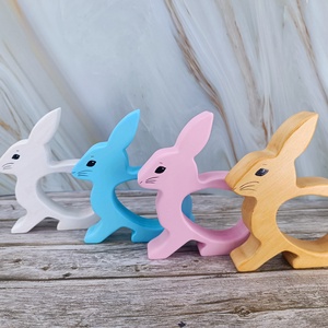 Kézzel festett nyuszis kindertojás tartó hársfából - ünnepi díszek, dekorációk - húsvéti díszek és dekorációk - húsvéti tojástartó - Meska.hu