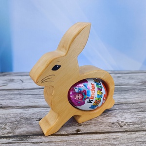 Kézzel festett nyuszis kindertojás tartó hársfából - ünnepi díszek, dekorációk - húsvéti díszek és dekorációk - húsvéti tojástartó - Meska.hu