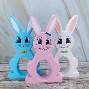 Kézzel festett nyuszis kindertojás tartó hársfából - ünnepi díszek, dekorációk - húsvéti díszek és dekorációk - húsvéti tojástartó - Meska.hu