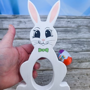 Kézzel festett nyuszis kindertojás tartó hársfából - ünnepi díszek, dekorációk - húsvéti díszek és dekorációk - húsvéti tojástartó - Meska.hu