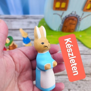 Nyuszi mama fából faragott játék figura, Ünnepi díszek, dekorációk, Húsvéti díszek és dekorációk, Húsvéti asztaldíszek, Famegmunkálás, Festett tárgyak, MESKA