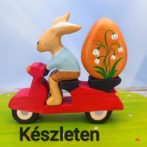 Motoros nyuszi tojással fából faragott játék figura, Ünnepi díszek, dekorációk, Húsvéti díszek és dekorációk, Húsvéti asztaldíszek, Famegmunkálás, Festett tárgyak, MESKA