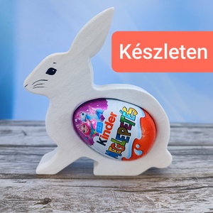 Kézzel festett nyuszis kindertojás tartó hársfából, Ünnepi díszek, dekorációk, Húsvéti díszek és dekorációk, Húsvéti tojástartó, Famegmunkálás, Festett tárgyak, MESKA