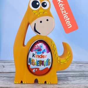 Kézzel festett dínó kindertojás tartó hársfából, Ünnepi díszek, dekorációk, Húsvéti díszek és dekorációk, Húsvéti tojástartó, Famegmunkálás, Festett tárgyak, MESKA