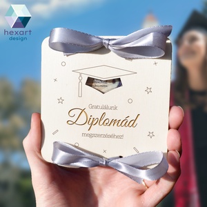 Diplomaosztó pénzátadó - gravírozott egyedi ajándék átadó diploma osztásra, Otthon & Életmód, Papír írószer, Ajándékozás kellékei, Pénzátadó doboz, Famegmunkálás, MESKA