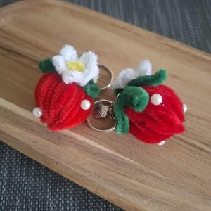 Epres kulcstartó és táskadísz - kézzel sodort, aranyos kézműves ajándék, Táska & Tok, Kulcstartó & Táskadísz, Táskadísz, Csomózás, Mindenmás, MESKA