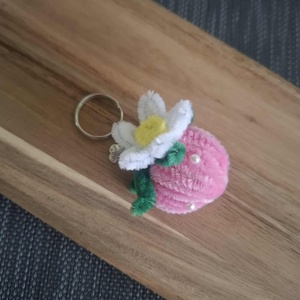 Epres kulcstartó és táskadísz - kézzel sodort, aranyos kézműves ajándék, Táska & Tok, Kulcstartó & Táskadísz, Táskadísz, Csomózás, Mindenmás, MESKA