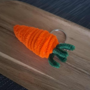 Répa kulcstartó és táskadísz - kézzel sodort, aranyos kézműves ajándék - táska & tok - kulcstartó & táskadísz - táskadísz - Meska.hu Répa kulcstartó és táskadísz - kézzel sodort, aranyos kézműves ajándék - táska & tok - kulcstartó & táskadísz - táskadísz - Meska.hu