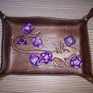 Alienes kockadobó tálca - játék & sport - táblajáték és kártyajáték - társasjátékok - dobókocka - Meska.hu