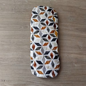 Tarka tisztasági mosható betét 18cm (piskóta forma), , , Tarka tisztasági mosható betét 18cm A megszokott piskóta forma. Méretek: 18 cm hosszú, összepatento..., MESKA