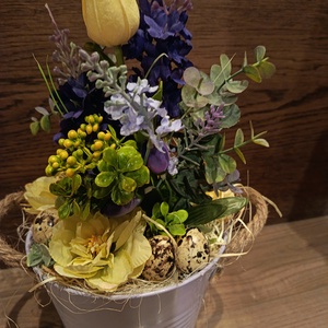 Lila-vanília húsvéti asztali dísz bádogvödörben - otthon & életmód - dekoráció - asztal és polc dekoráció - asztaldísz - Meska.hu