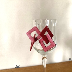 Fülbevaló bőrből,  Tetra, piros - ékszer - fülbevaló - lógó fülbevaló - Meska.hu