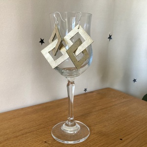 Fülbevaló bőrből,  Tetra, gold - ékszer - fülbevaló - lógó fülbevaló - Meska.hu