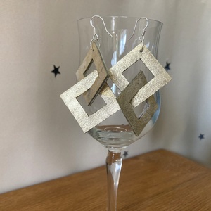Fülbevaló bőrből,  Tetra, gold - ékszer - fülbevaló - lógó fülbevaló - Meska.hu