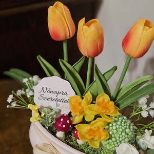 Nőnapra tulipános asztaldísz  - otthon & életmód - virágdekoráció - virágdíszek - virágdísz kaspóban - Meska.hu