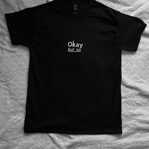 OKay but no póló, Ruha & Divat, Férfi ruha, Póló, Hímzés, MESKA