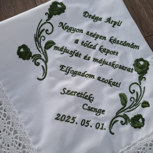 Keszkenő két hímzéssel  - Meska.hu