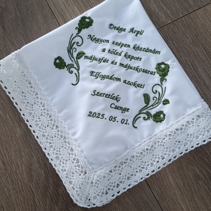 Keszkenő két hímzéssel  -  - Meska.hu