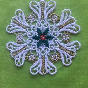 Színes csipke fenyőfadíszek / hópehely - karácsony - karácsonyi lakásdekoráció - karácsonyfadíszek - Meska.hu