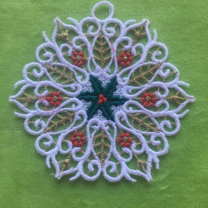 Színes csipke fenyőfadíszek / hópehely - karácsony - karácsonyi lakásdekoráció - karácsonyfadíszek - Meska.hu