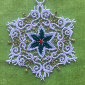 Színes csipke fenyőfadíszek / hópehely - karácsony - karácsonyi lakásdekoráció - karácsonyfadíszek - Meska.hu