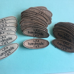Bőrcímke handmade felirattal - kellékek & szerszámok - vegyes alapanyag - egyéb alapanyag - Meska.hu