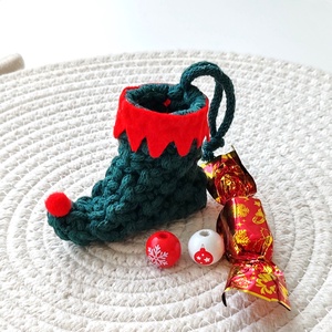 MAKRAMÉ-MANÓ-CSIZMA - karácsony - mikulás - mikulás zsák - Meska.hu