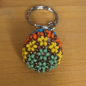 Gyöngygömb kulcstartó - Meska.hu