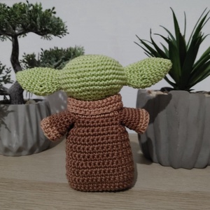 Baby Yoda - Grogu horgolt amigurumi figura - játék & sport - plüssállat & játékfigura - plüss mesefigurák - Meska.hu