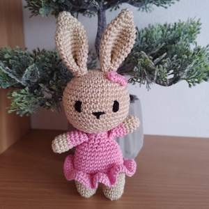 Horgolt nyuszi (lány) - amigurumi figura - Meska.hu