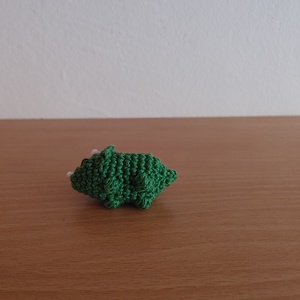 Horgolt mini dínó (Triceratops) - amigurumi figura - játék & sport - plüssállat & játékfigura - plüss dínók - Meska.hu